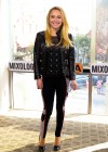 Hayden Panettiere wearing tight black pants on the set of Extra at The Grove